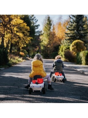 FALK Valtra baltas traktoriukas su priekaba + priedais. nuo 1 metų